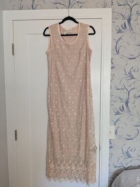 Vintage Elena Collection Sleeveless Beige Embroidered Lace Hem Dress